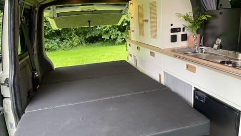 Oceaan blauw – 4 person Volkswagen T6 bus from 2015