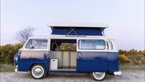Wall E – 4 berth Volkswagen campervan from 1971