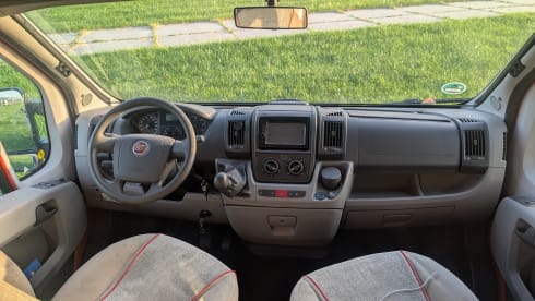 Adriaatje – Adria Mobil Wohnmobil für 2 Personen aus dem Jahr 2011