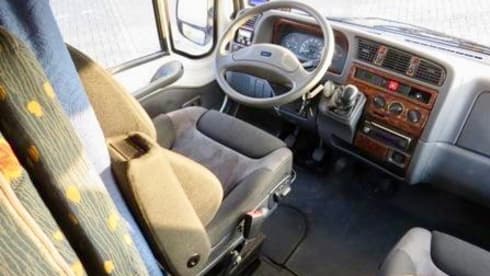 Tante Adria – Nice & spacious Adria camper (6 pers.) With garage, fixed bed and inventory!