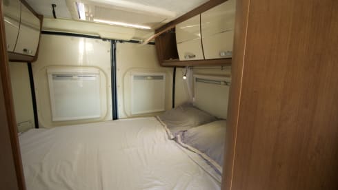 Skippy – Beautiful, sturdy luxury full bus camper.