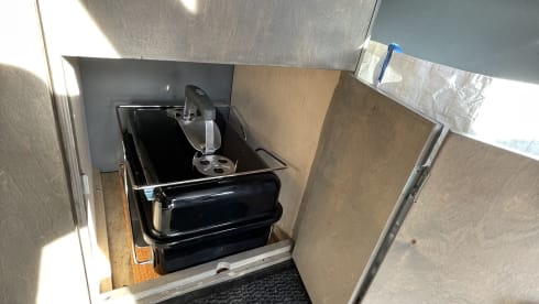 Blastoise – Volkswagen T5 camper van