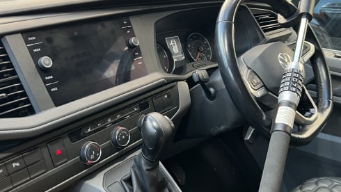 Bluey – 4 berth Volkswagen campervan from 2020