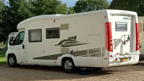 Super cozy spacious challenger eden 602 camper