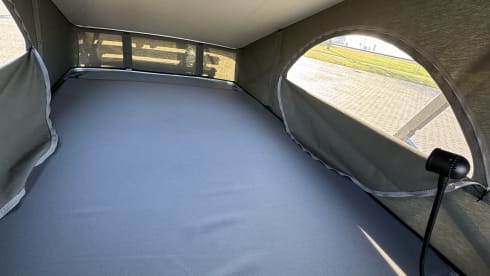 bear hunter – 4p Volkswagen California T5 bus 