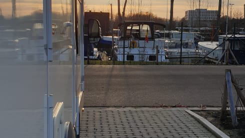 Very complete luxury mobile home ready for flexible travel.