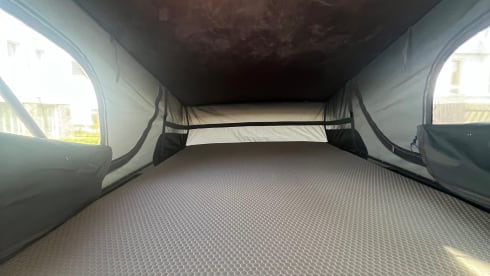 Billy – Cute 4p VW T5 Campervan with pop-up roof and complete equipment
