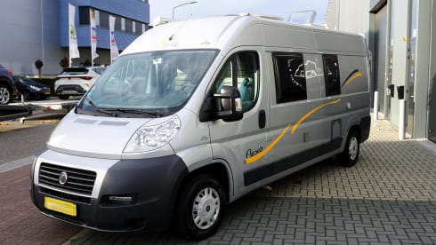 2p Sun Living bus uit 2009