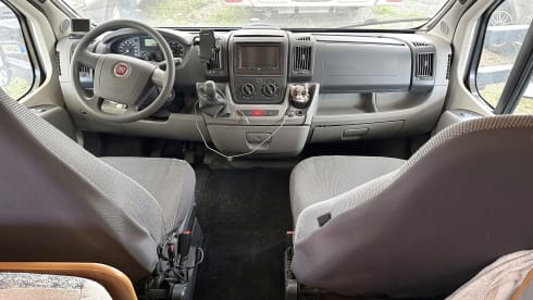 COMFORT IN CAMPER, MANSARDATO 6 POSTI 