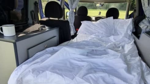 Fiat campervan uit 2010 met 2 slaapplaatsen - slaap waar je maar wilt!
