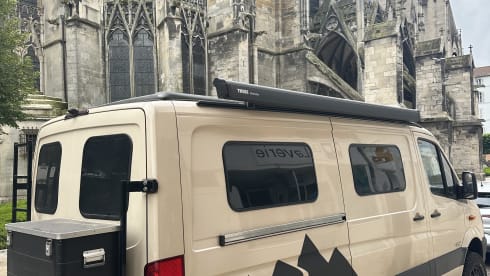 Super nice 4x4 Mercedes bus camper
