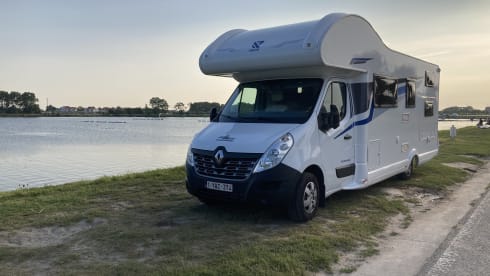 Spacious family camper