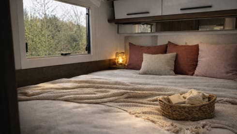 Nieuwe Benimar semi-integraal camper 2026 – automaat – 5 plaatsen