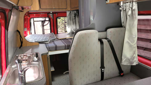 Big Red – 4p Volkswagen bus from 1999