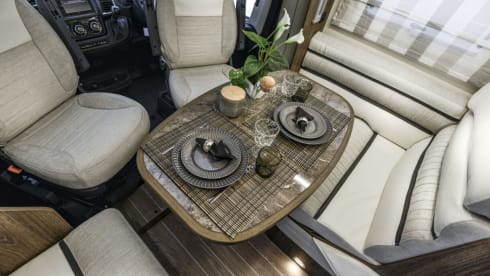 Julz – Top of Range Luxury Motorhome Fully Kitted Out