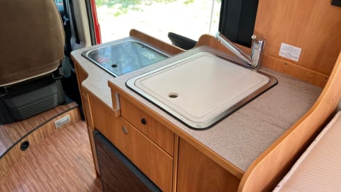 Nice bus camper, with lifting roof.