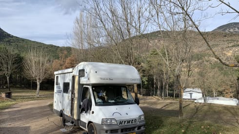 Hymer – Nice Hymer (alcove) camper with air conditioning and cruise control