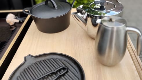 Ford Campervan met groot bed & uitschuifbare keuken 