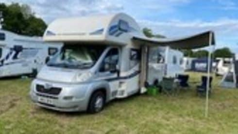 Gerty – 6 Berth Luxury Motorhome