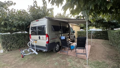 Very luxurious camper, 5.99 m, automatic, 2 length beds