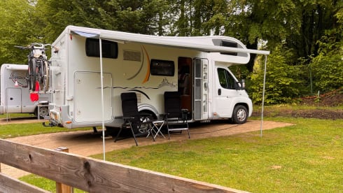 Nice spacious family camper (2011)!