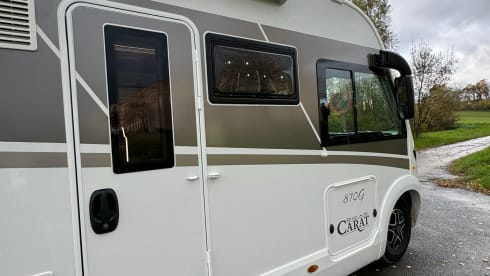 Mobilynn – Splinternieuwe McLouis Carat integraal 870 (4p)