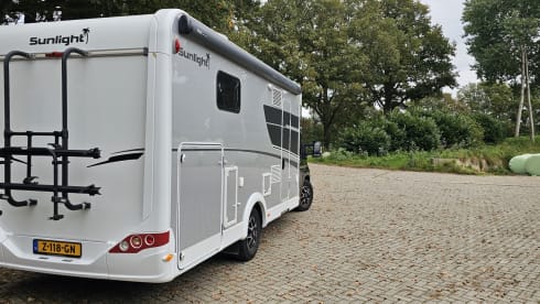 Beautiful Sunlight T68 Adventure Edition AUTOMATIC with spacious single beds.