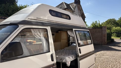 Vanny – Volkswagen Trident 1994 berth Campervan  1994.          