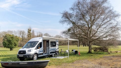 Hugo Away – Ford Transit Jumbo (Insurance included)