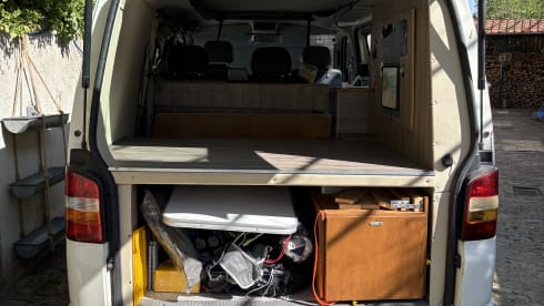 De Witte Panter – 2p Volkswagen campervan from 2004