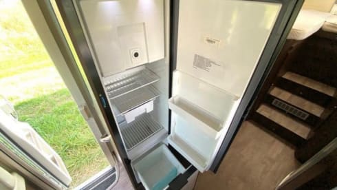 5p luxury camper with separate bed & pull-down bed
