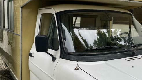 autohome – 4p Ford Alcove from 1979