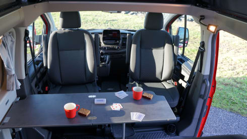 Ford Nugget uit 2021 – Travel in Red