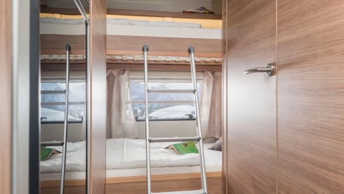 YN24 AWY - 6 berth Weinsberg 600 DKG Romford 
