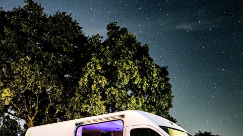 🚐 Discover our Off-Grid Peugeot Boxer Camper - Your Ticket to Freedom!