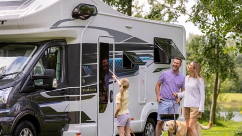 BZT – 2024 Swift Voyager 485 - 5 Berth Rear Fixed Bed