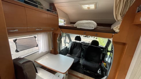 De Dolle Dwaler  – Ideal for families – spacious 6-person camper with all the trimmings