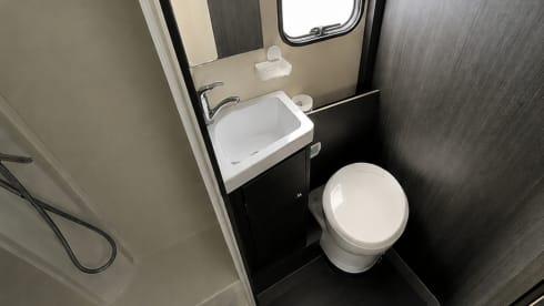 Earth Roamer – 6 berth Ford alcove from 2019