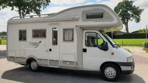 Camper 5 – Camper 5 - Fiat Ducato - The ideal family Camper with 2 Bunk beds.