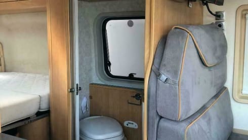 Lets go, life is too short – 2p Adria Mobil 600 Bus camper from 2008