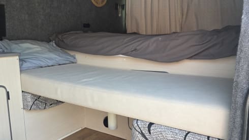Noxolo ......"Lady of Peace" – Veelzijdige camper met 2/3 slaapplaatsen. Onze Roadside kamer met uitzicht.
