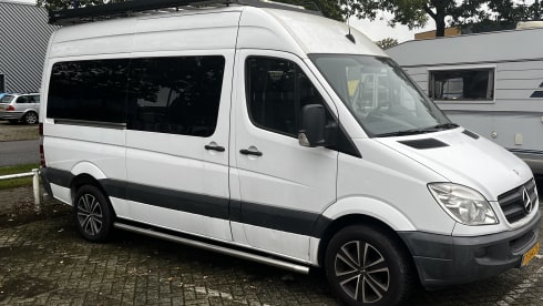2p Mercedes-Benz bus from 2007