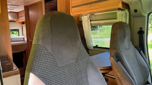 Lovely Hymer bus camper (with lifting roof?!)