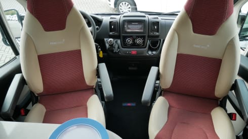 Sun Living Flexo 6.40 , 2 sleeping 4 seats, length beds, air conditioning!!