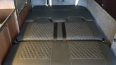 The White Pearl - VW T5 Campervan