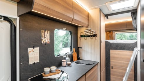 Queen J – Brand new Rimor camper for 6