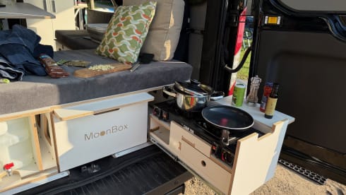 den DJ – Une fête partout - van pour 2