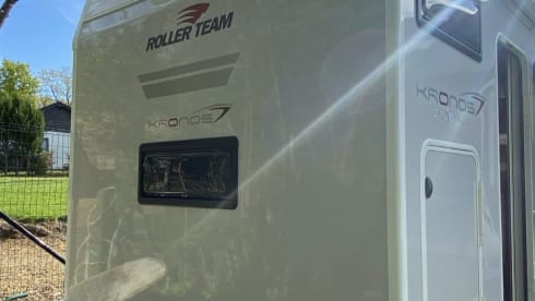 Luxurious new 6-person Roller Team Kronos Advance semi-integrated from 2024