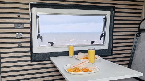 Valerie – Luxury 5 Birth Camper