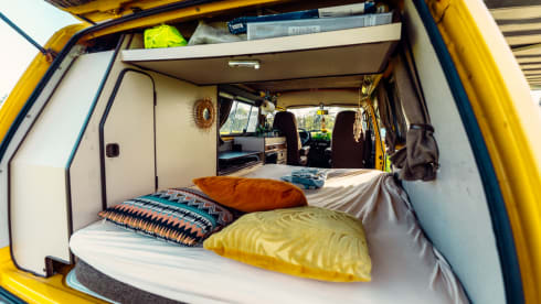 Simba – the yellow retro Volkswagen van with lifting roof